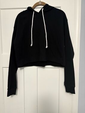 Wild Fable women’s black cropped pullover hoodie
